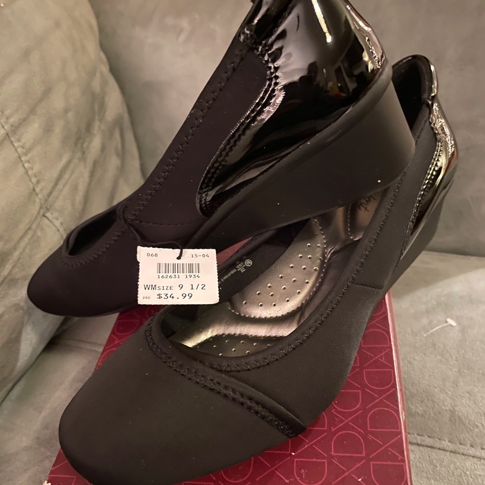 Dexflex black shiny wedges